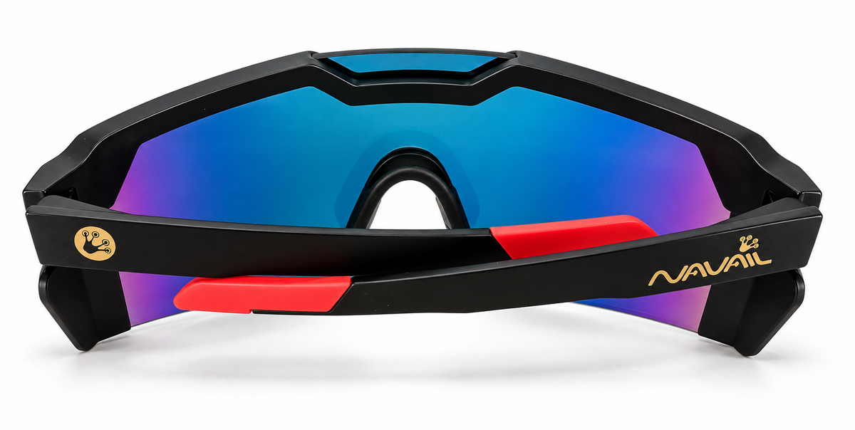 Vue arrière des lunettes de soleil NAVAIL avec verres miroir bleu-violet, branches à détails rouges et logos dorés.