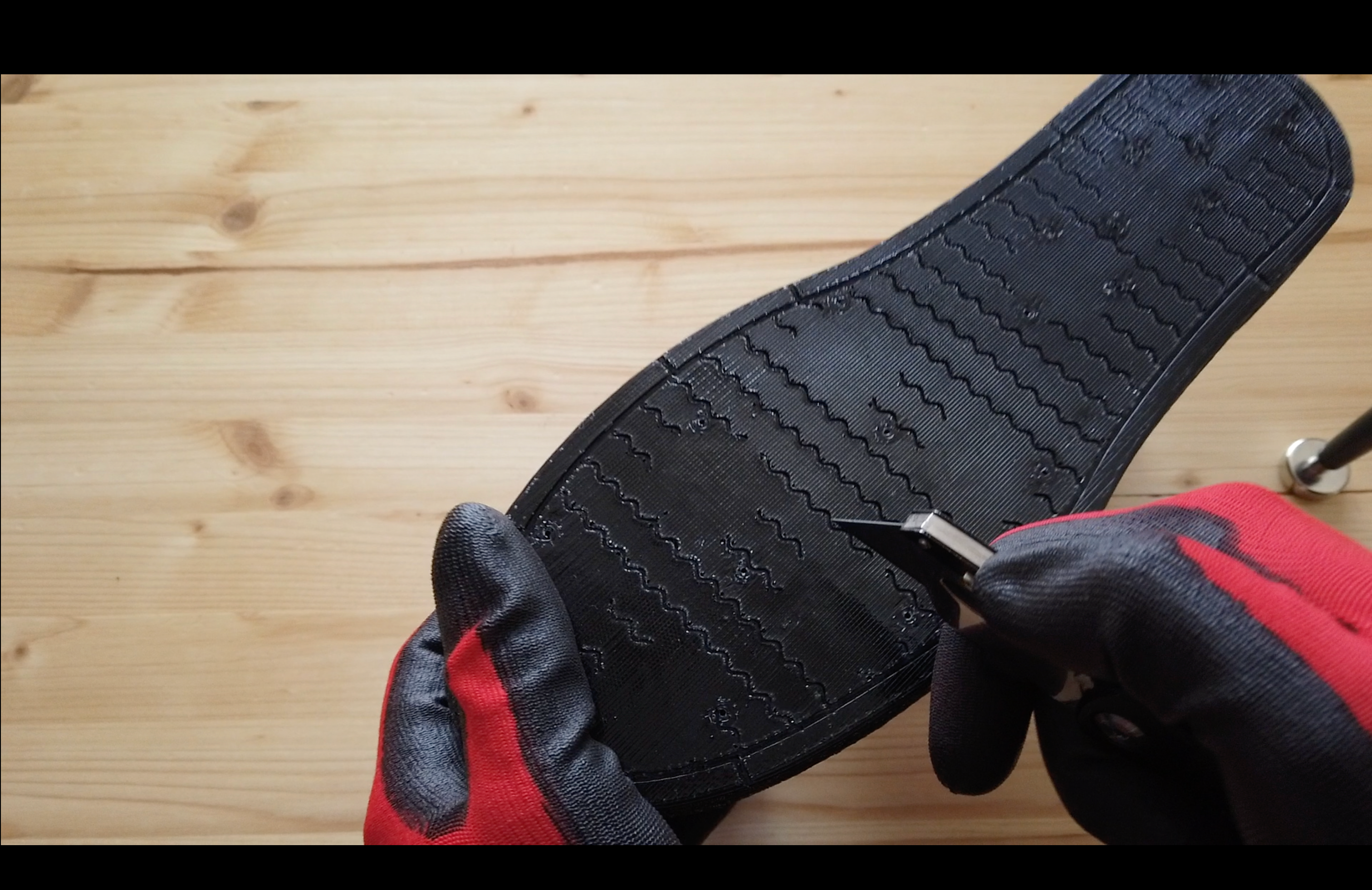 Load video: A Navail Magnetic boot is cut with a cutter all the way down to the magnet.
This test is done in order to prove the resistance of this shoe to puncture, cuts and other damage. 
Even with the sole cut all the way to the magnet, the magnetic shoe remains whole, sound and functional. No magnet is lost and the tear does not spread.
This innovative technology is patented. It is a game changer for roofer that operates on construction sites where debris and sharp objects can be found. Give an extra peace of mind.